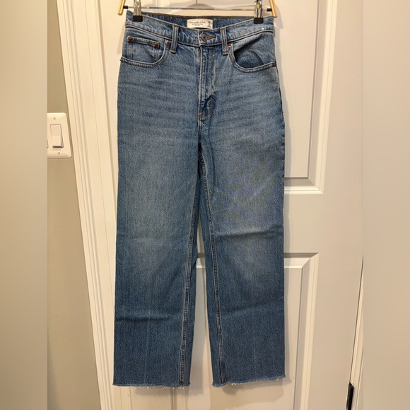 Abercrombie & Fitch 90s Relaxed High Rise Jean (size 25 0S) - Picture 2 of 4